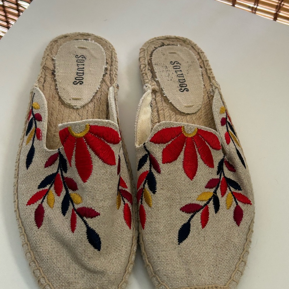 Soludos Women's Espadrilles with Red and Yellow Floral Design
